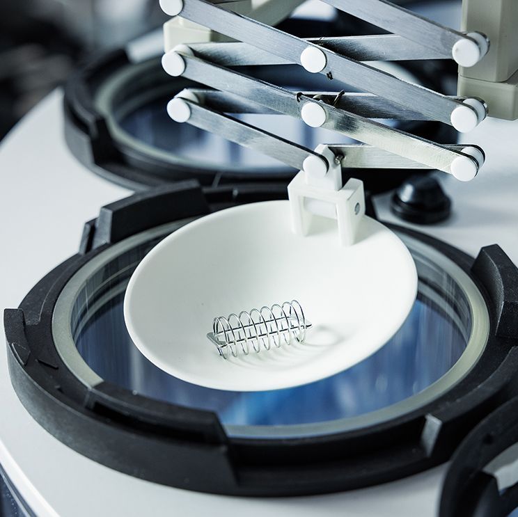 Reliably retrieves sinkers from the bottom of vessels at the completion of the dissolution test.