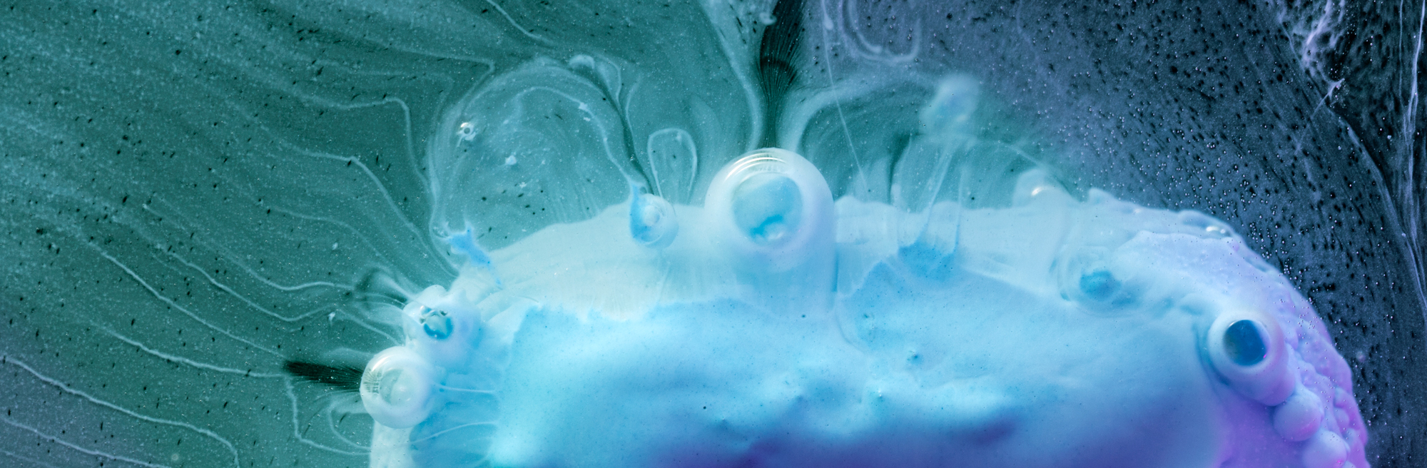Dissolving tablet releasing active pharmaceutical ingredients (API)