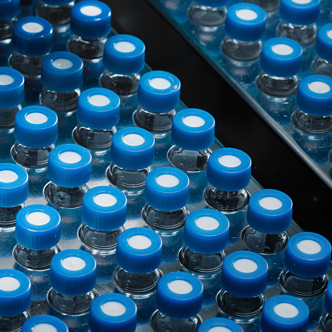 Offline sample collection in capped LC vials Collect dissolution samples offline with different capacities.