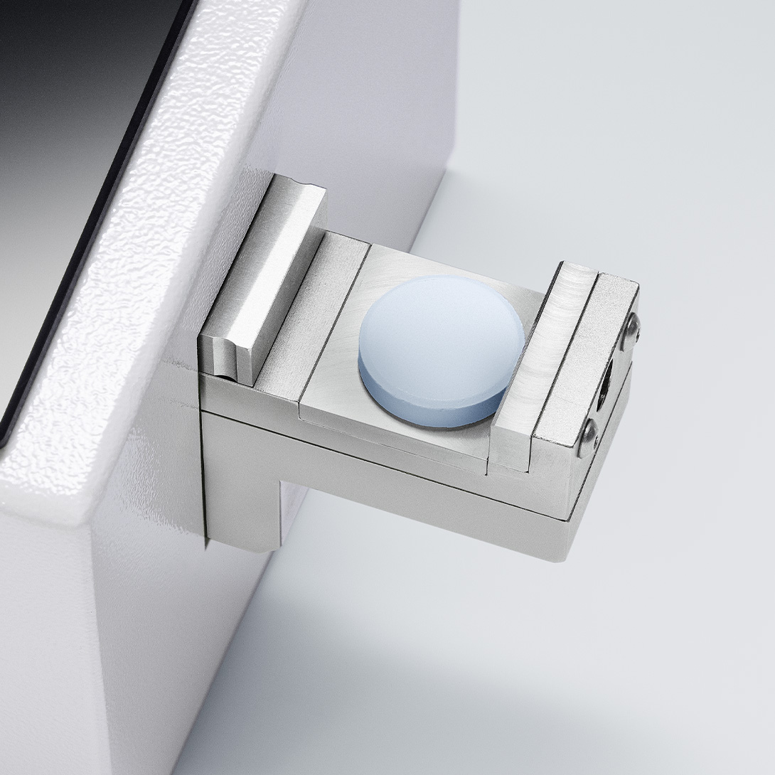 During testing, 100% visibility and simple cleaning are guaranteed by excellent accessibility.